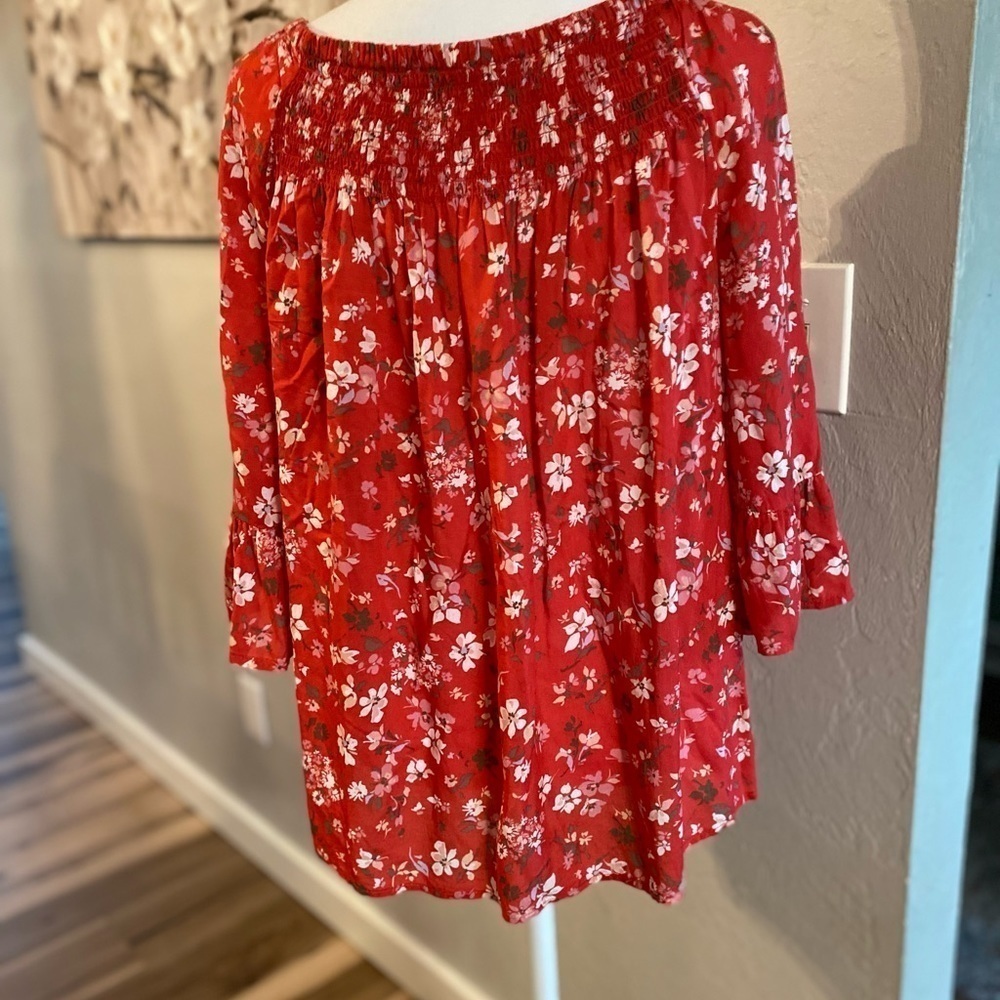 Beachlunchlounge red floral top size Medium 100% Modal - Picture 8 of 10
